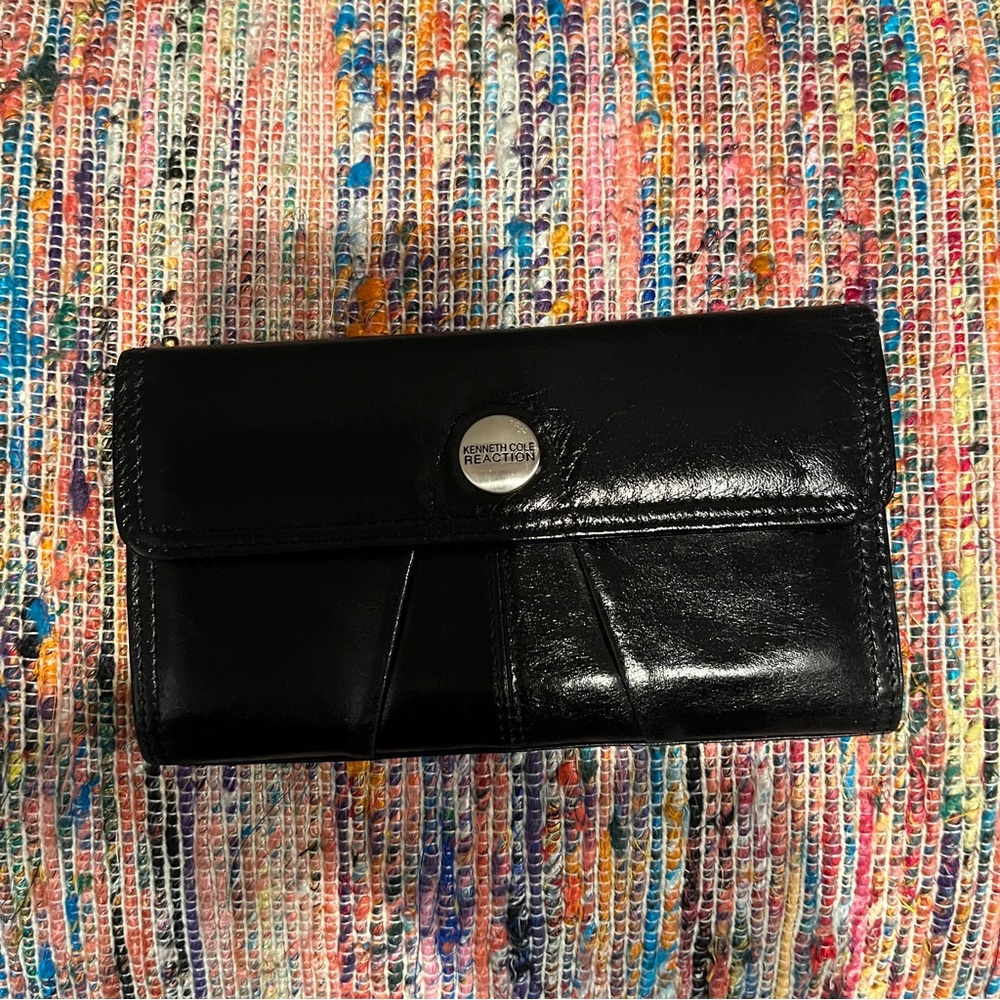 Kenneth Cole Reaction Shiny Black Leather Wallet. Gently Used.